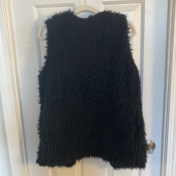 Black fuzzy vest - Picture 3 of 3